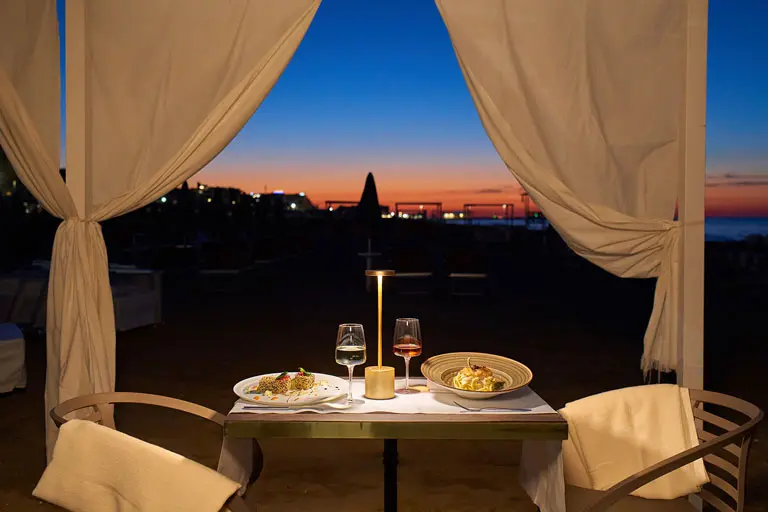 oggi-beach_senigallia_cena_gazebo_768